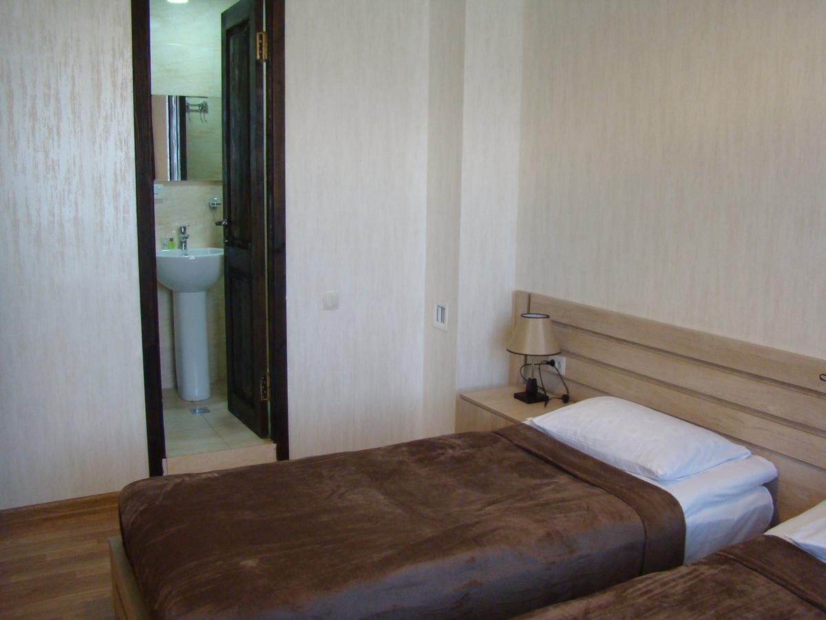 Shumeri Hotel Mestia Bagian luar foto
